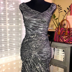 Daisy Silver Crinkled‎ Sleeveless Sheath Cocktail Dress